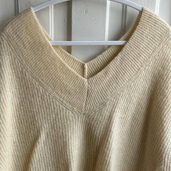 H&M Divided V-Neck Oversized Sweater NWT - Picture 3 of 8